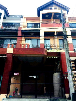 ทาวน์โฮม รร.กสิณธรเซนต์ปีเตอร์ : ขายหมู่บ้านธนกาญจน์ รัตนาธิเบศร์  ทาวน์โฮม 3 ชั้น ติดถนนใหญ่ ใกล้รถไฟฟ้าเพียง 50 เมตร เหมาะอยู่อาศัยเอง 