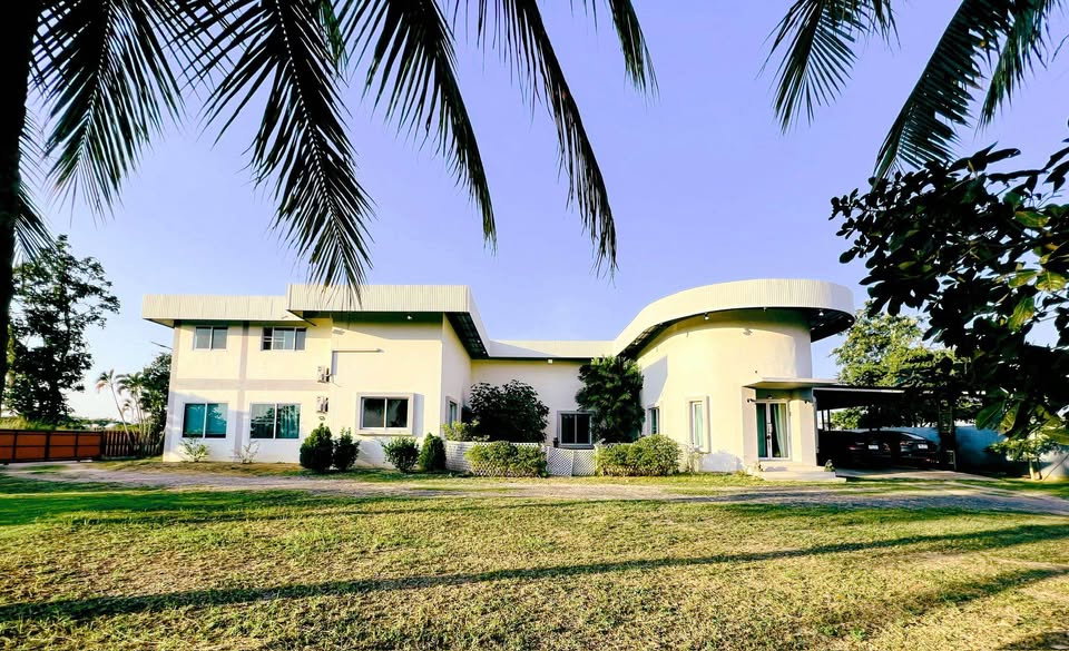 รูป ขายบ้านทรงโมเดิร์นพร้อมสระว่ายน้ำ พื้นที่กว้าง ในอำเภอสันป่าตอง เชียงใหม่ ตกแต่งครบพร้อมอยู่ ใกล้ รร.นานาชาติเกรซ-SW003625 - รูปที่ 2/15