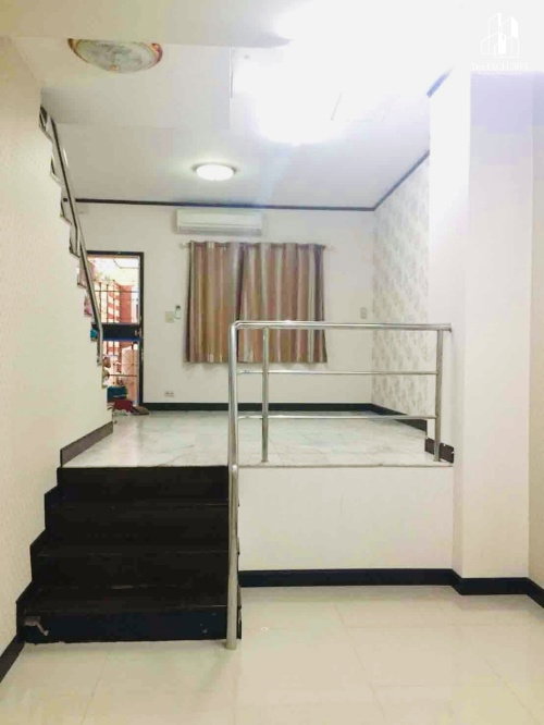 รูป ขายหมู่บ้านธนกาญจน์ รัตนาธิเบศร์  ทาวน์โฮม 3 ชั้น ติดถนนใหญ่ ใกล้รถไฟฟ้าเพียง 50 เมตร เหมาะอยู่อาศัยเอง  - รูปที่ 2/7