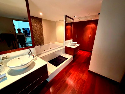 Condos for rent : LTH15082 – 💎 Duplex Condo for Rent | Phrom Phong | Feels Like a House in the City | Near BTS Phrom Phong | 200,000 THB/Month | คอนโดดูเพล็กซ์ พร้อมพงษ์ ฟีลเหมือนอยู่บ้าน พื้นที่แยกชัด อยู่สบาย ใกล้ BTS