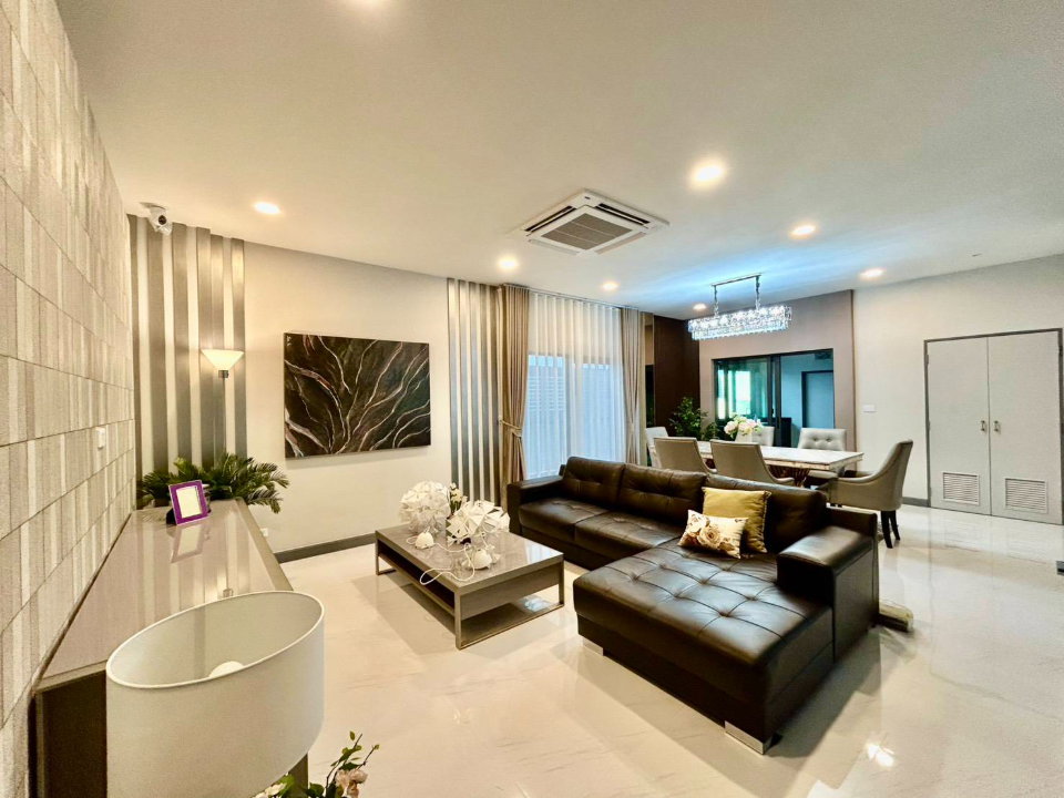 รูป ปล่อยเช่า The City บางนา บ้านเดี่ยวระดับ Luxury ใกล้ Mega Bangna เหมาะสำหรับครอบครัวใหญ่ พร้อมเข้าอยู่ทันที รับสัตว์เลี้ยง รับชาวต่างชาติ-RW007895 - รูปที่ 2/19
