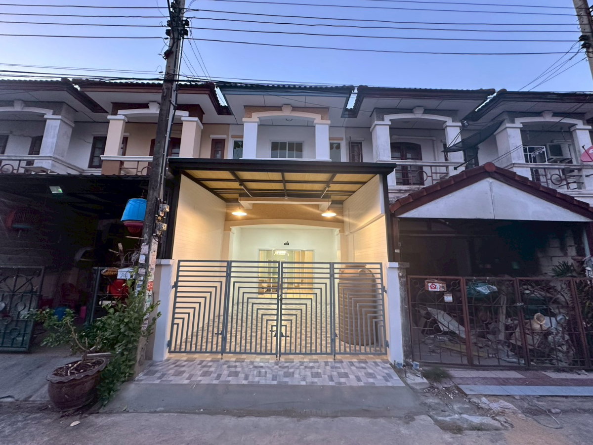 รูป ทาวน์เฮ้าส์ 2 ชั้น คู้บอน27 แยก 35 หมู่บ้านรามอินทรา71 รีโนเวทใหม่ ทำเลดี เฟอร์นิเจอร์พร้อมเข้าอยู่ ใกล้รถไฟฟ้า - รูปที่ 2/15