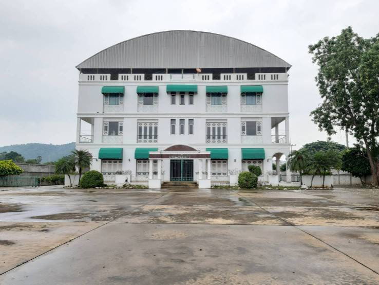 รูป โรงงานพร้อมภัตตาคาร น่าลงทุนมาก ติดถ.สายเอเชีย  อำเภอโกรกพระ  นครสวรรค์ - รูปที่ 1/17