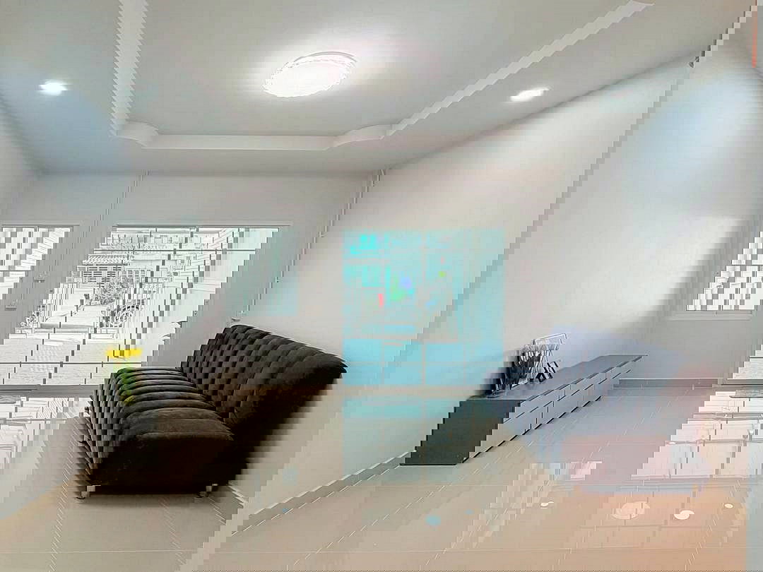 รูป บ้านสวย  ถนนเมน  หมู่บ้าน บ้านร่มเงาไม้  บางบัวทอง  ถนนวัดลาดปลาดุก - รูปที่ 8/18