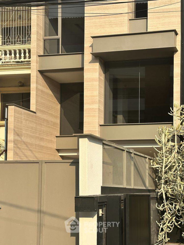 รูป ทาวน์เฮ้าส์ 5-ห้องนอน ใกล้ BTS พระโขนง (ID 2819571) - รูปที่ 3/19