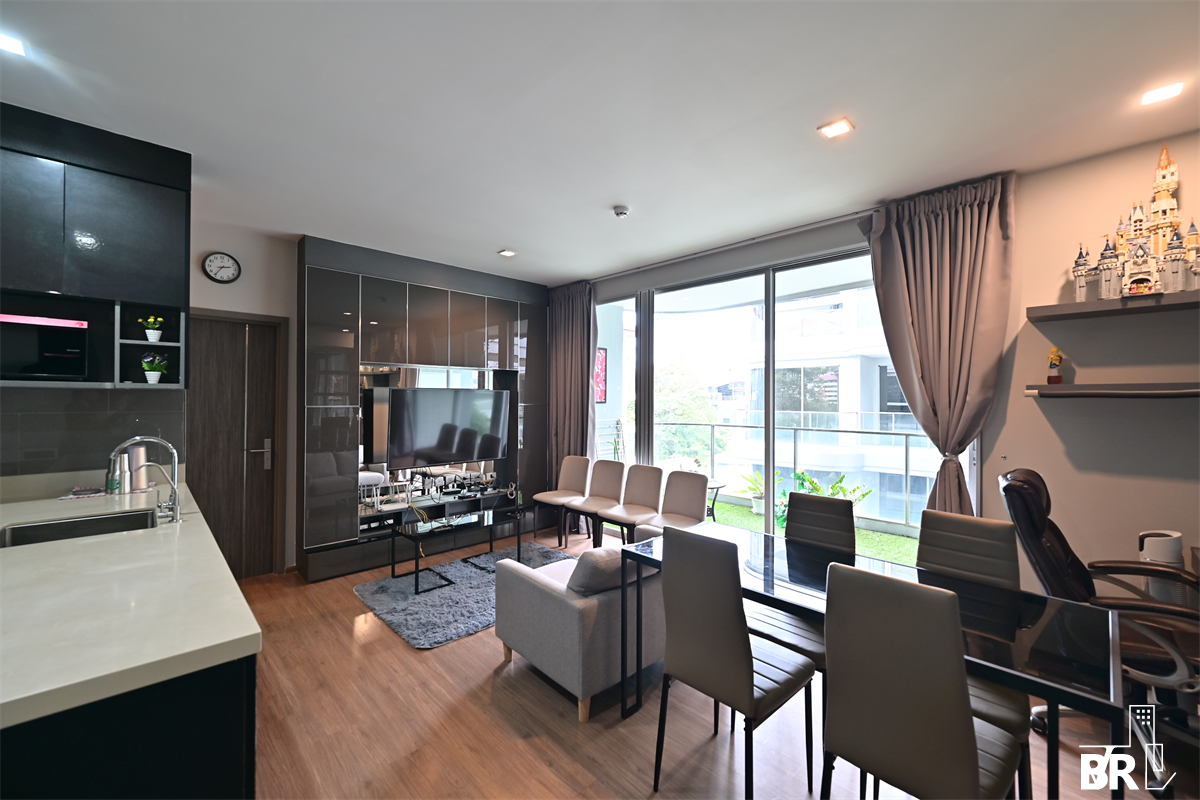 picture Q Prasarnmit  Great price, prime location - 4/10