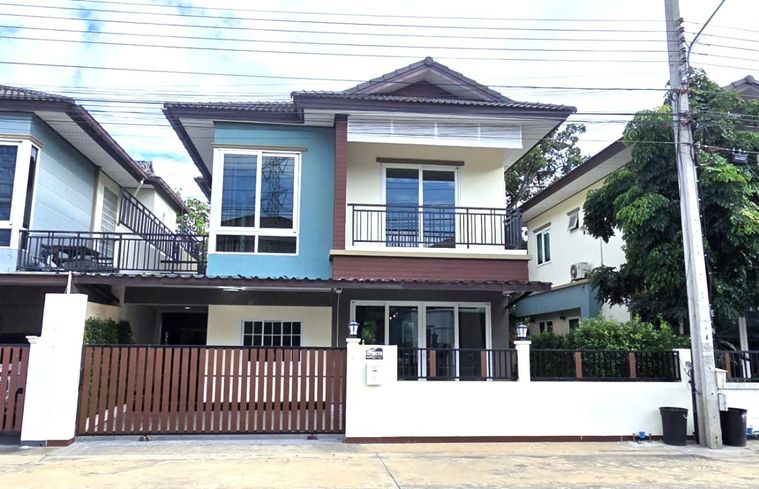 🐦‍🔥ราคาดีจองด่วน! “บ้านวังจารุ บางบัวทอง”    บ้านแฝด รีโนเวทใหม่ทั้งหลัง พร้อมเข้าอยู่ ขนาด 41.3 ตรว. เพียง 3.69 ล้านบาท (**ราคาประเมิน 4 ล้าน)🐦‍🔥