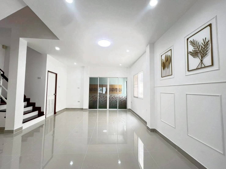รูป ทาวน์โฮม 3 ชั้นหนองจอกเลียบวารีหมู่บ้านเพ็ญศิริ 4 นัดชมบ้าน 085-318-6868 - รูปที่ 3/13