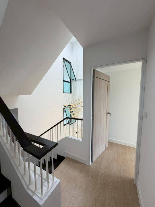 รูป ขายทาวน์โฮมตกแต่งใหม่พร้อมอยู่  4.5 ชั้นพร้อมลิฟต์ สุขุมวิท101  (Sukhumvit 101) ใกล้รถBTS สถานีปุณวิถี-SW003626 - รูปที่ 41/42