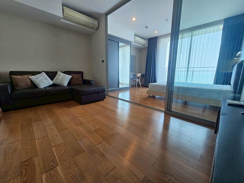 picture Luxury beachfront condo at Marina Bayfront Sriracha, with ocean view, move in Ready - 6/9