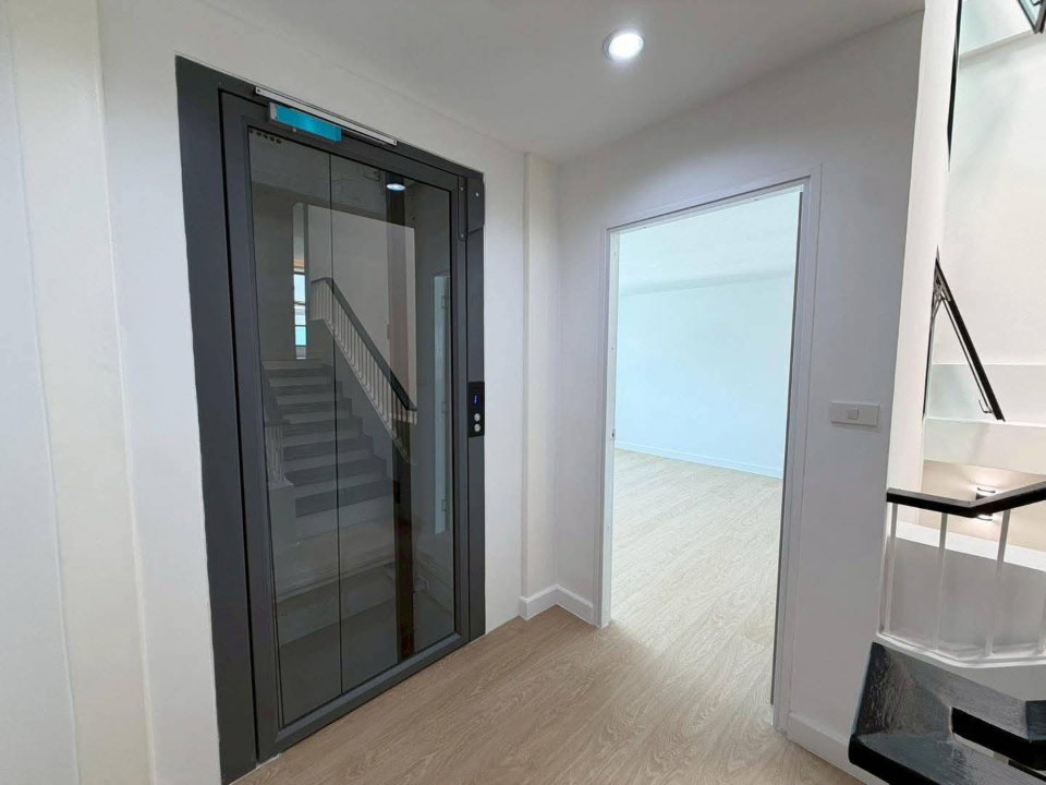 รูป ขายทาวน์โฮมตกแต่งใหม่พร้อมอยู่  4.5 ชั้นพร้อมลิฟต์ สุขุมวิท101  (Sukhumvit 101) ใกล้รถBTS สถานีปุณวิถี-SW003626 - รูปที่ 34/42