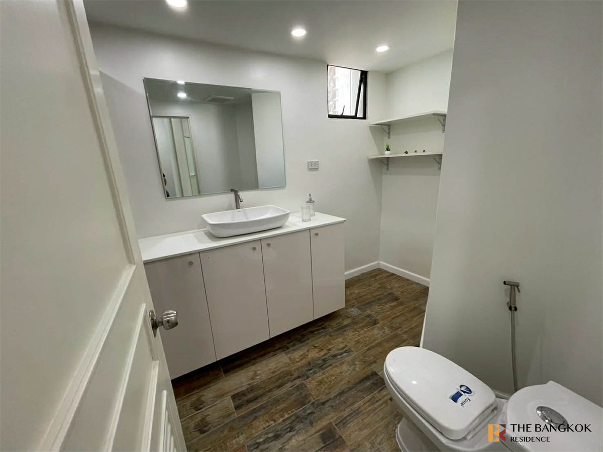 picture Luxury Condo at Special Price President Park Sukhumvit 24 - 1/10