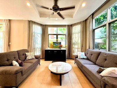 เช่าบ้านเดี่ยว จุฬาลงกรณ์มหาวิทยาลัย : Pet Friendly 3 Bedroom House For Rent in Vibrant Nana Area - BR7743SH