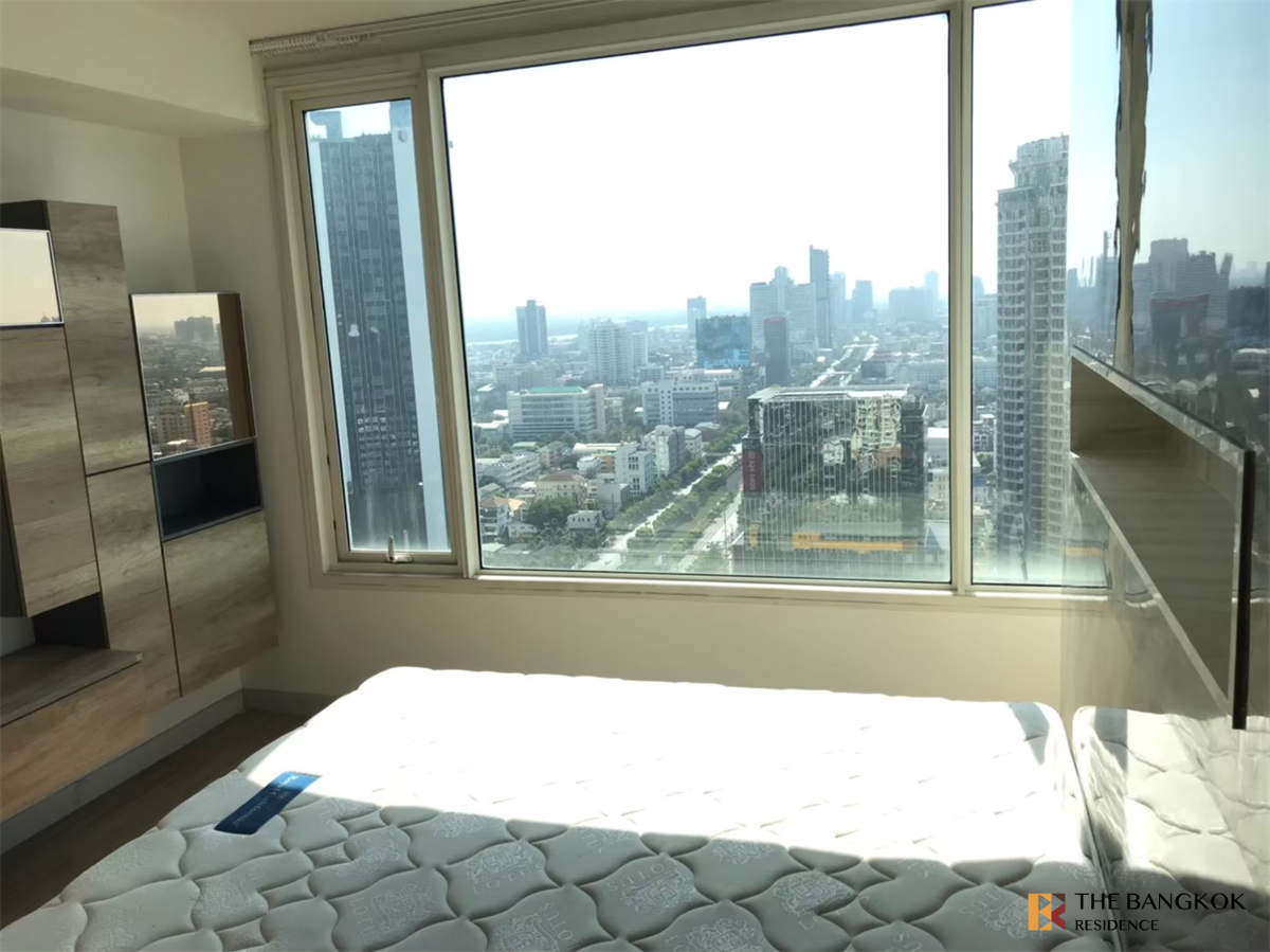 picture High-potential Location, Not as Expensive as You Think The Empire Place - 6/10