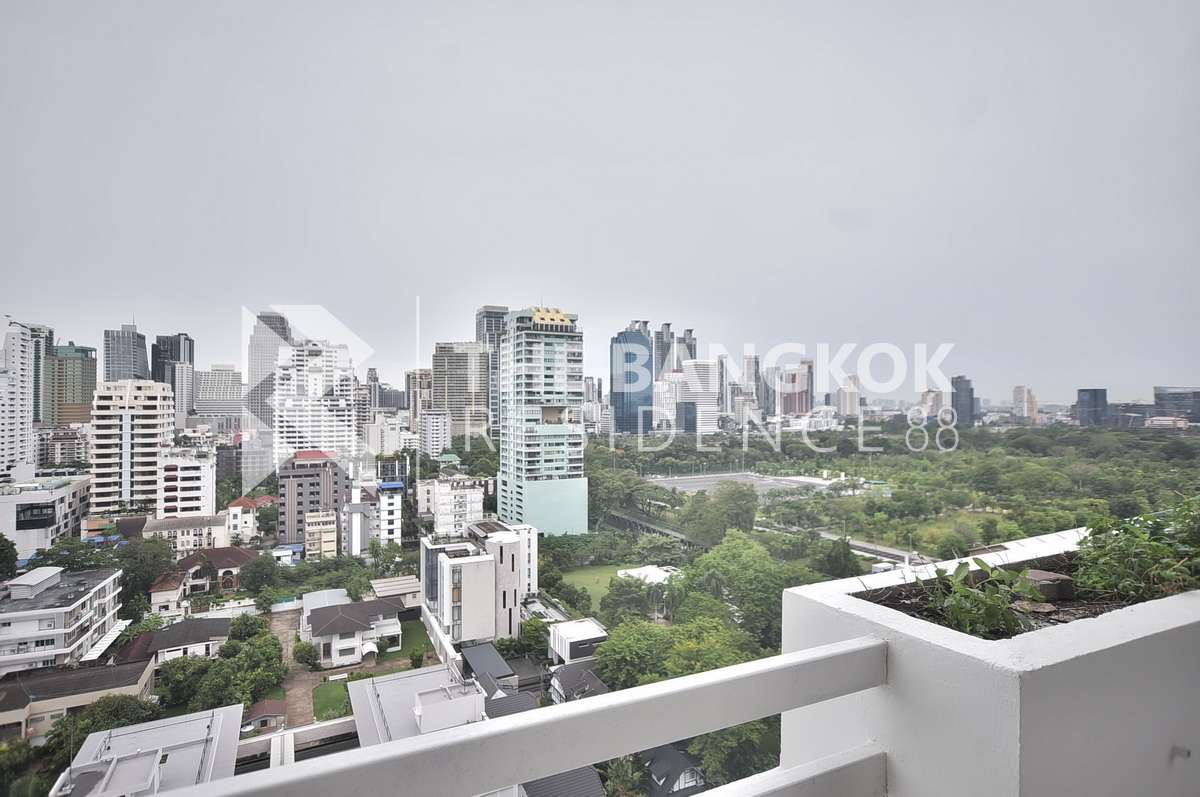 picture Crystal Garden Looking for an owner for this special unit - 4/10