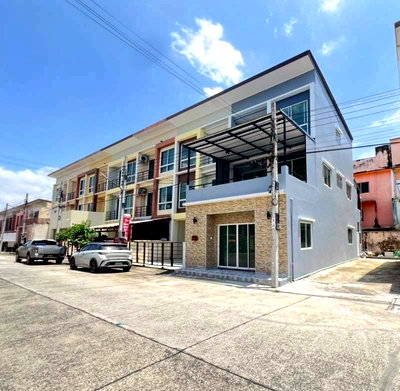 โฮมออฟฟิศ กรุงเทพมหานคร : ทาวน์โฮม 3 ชั้นหนองจอกเลียบวารีหมู่บ้านเพ็ญศิริ 4 นัดชมบ้าน 085-318-6868