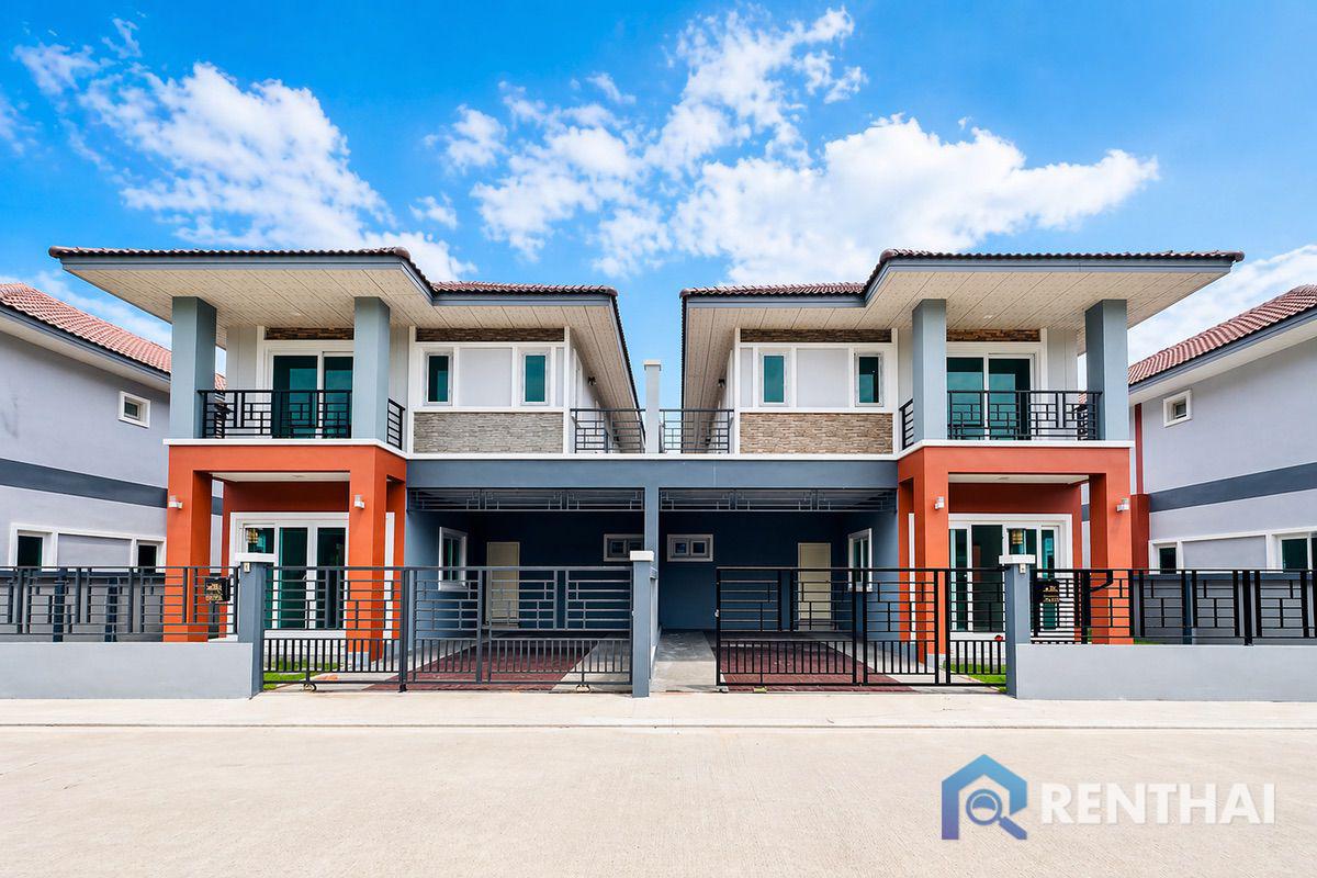 รูป บ้านสองชั้นดีไซน์ลงตัว พื้นที่ใช้สอยกว้างขวาง 185 ตารางเมตร - รูปที่ 3/25