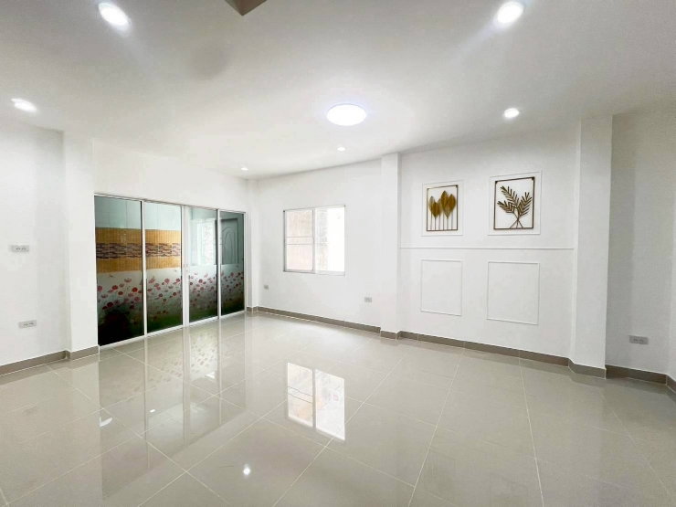 รูป ทาวน์โฮม 3 ชั้นหนองจอกเลียบวารีหมู่บ้านเพ็ญศิริ 4 นัดชมบ้าน 085-318-6868 - รูปที่ 5/13