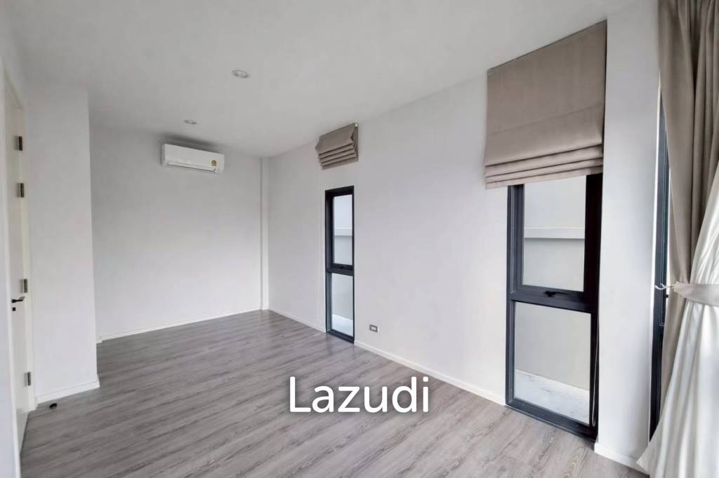 รูป 245.0 ตร.ม.  4 ห้องนอน  4 ห้องน้ำ ทาวน์เฮาส์สำหรับ ขายใน ดอกไม้ - รูปที่ 9/16