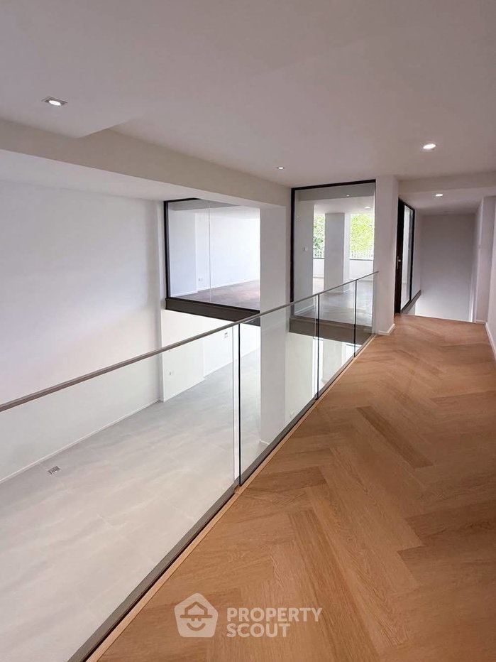 picture 5-BR Townhouse near BTS Phra Khanong (ID 2820654) - 3/25