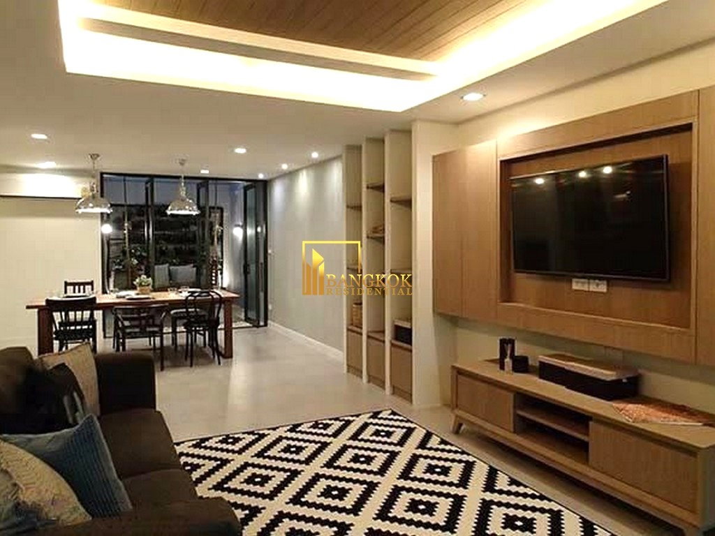 รูป Beautifully Renovated 3 Bed Townhouse For Rent in Ekkamai - BR8807TH - รูปที่ 2/15