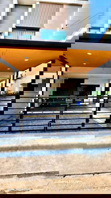 เช่าทาวน์โฮม สนามบินสุวรรณภูมิ : 💥CP-10531💥ให้เช่า  ทาวน์โฮม 2 ชั้น โครงการ พลีโน่ สุขุมวิท บางนา 3👉แอดไลน์ @seecondo