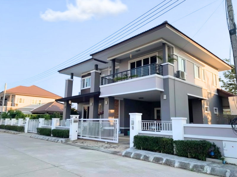 ขายบ้านเดี่ยว : The Bliss กุลพันธ์วิลลิ์16 บ้านสร้างใหญ่กว่า Type ปกติเพื่อการใช้งานได้จริง ฝ้ายกสูง ถนนสันกำแพงสายใหม่ 144 ตร.ว.  มีห้องนอนชั้นล่างและห้องแม่บ้าน