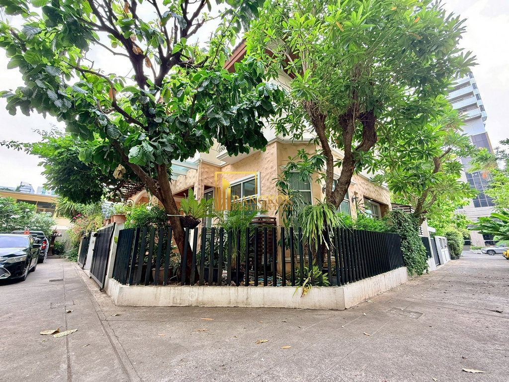 รูป Pet Friendly 3 Bedroom House For Rent in Vibrant Nana Area - BR7743SH - รูปที่ 36/37