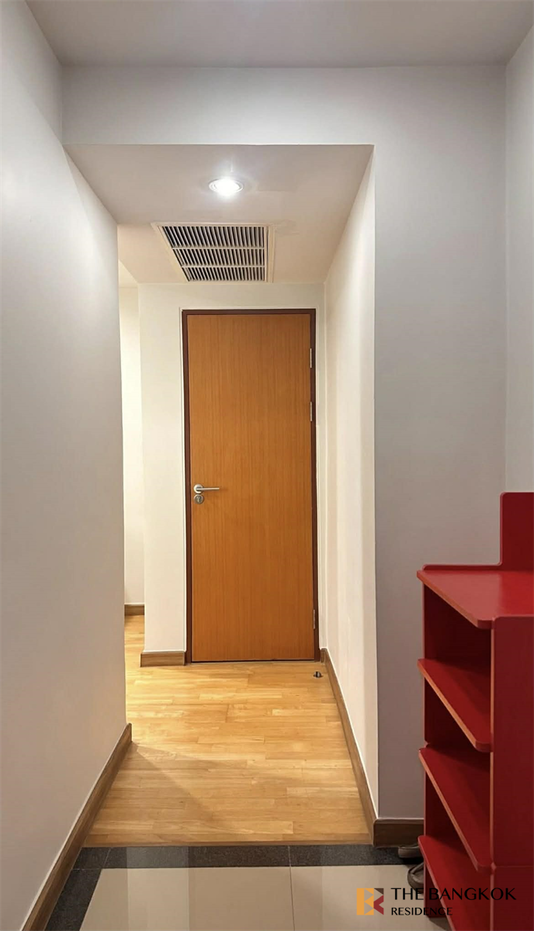 picture Move-in Ready, Just Bring Your Stuff Residence 52 near BTS On Nut - 9/10