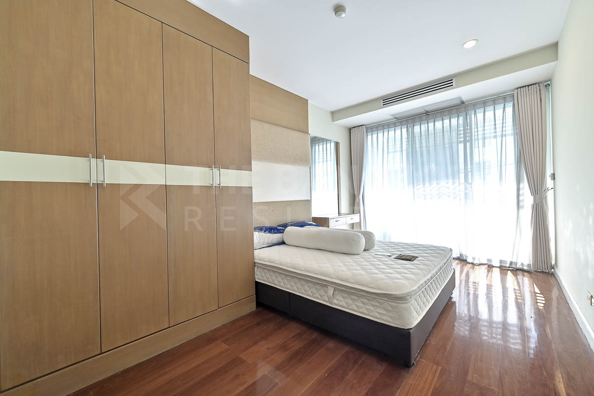 picture Baan Thanon Sarasin Popular units sell out fast - 2/10