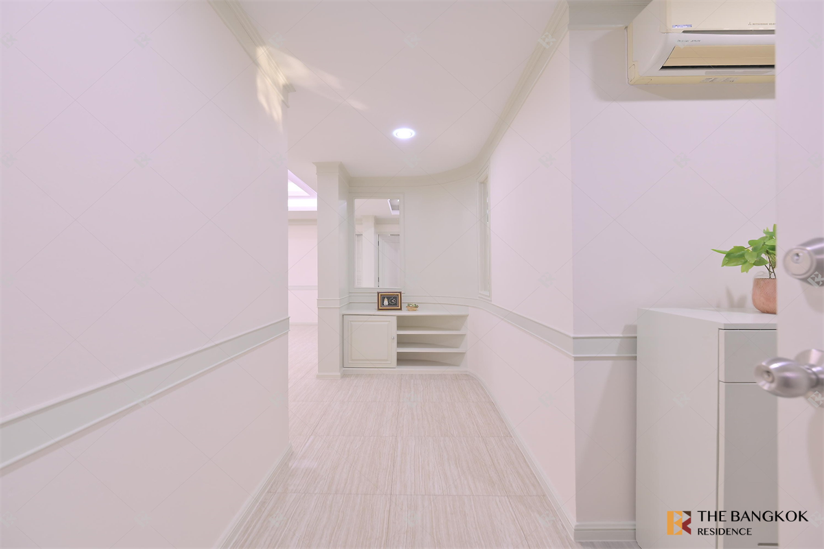 picture M Tower Sukhumvit 35 Move-in Ready, Just Bring Your Stuff near BTS Phrom Phong - 3/10