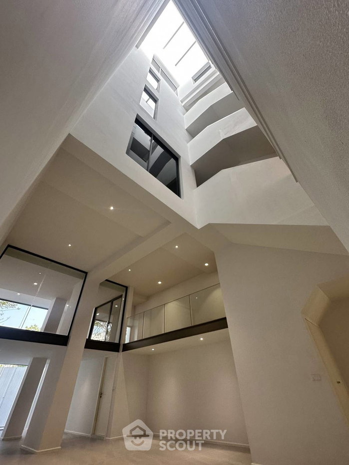 picture 5-BR Townhouse near BTS Phra Khanong (ID 2820654) - 9/25