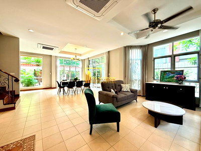 Houses for rent Bangkok : Pet Friendly 3 Bedroom House For Rent in Vibrant Nana Area - BR7743SH
