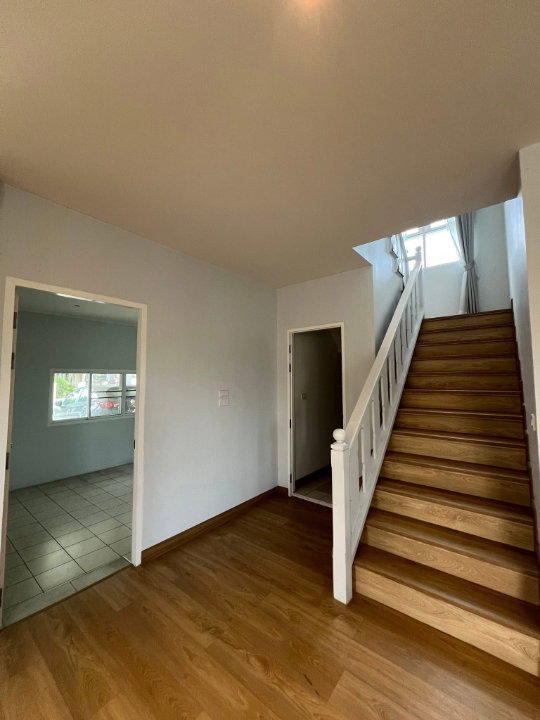 รูป ให้เช่าบ้านหรู ลัดดารมย์ สันผีเสื้อ ใจกลางเมืองเชียงใหม่ เดินทางสะดวก มีส่วนกลางสระว่ายน้ำ พร้อมเข้าอยู่-RW007898 - รูปที่ 8/13