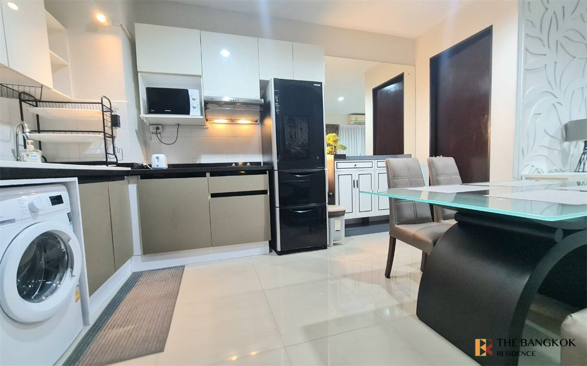 picture City Smart Condo near BTS Asok Easy Travel, Fully Utilized Space - 5/10