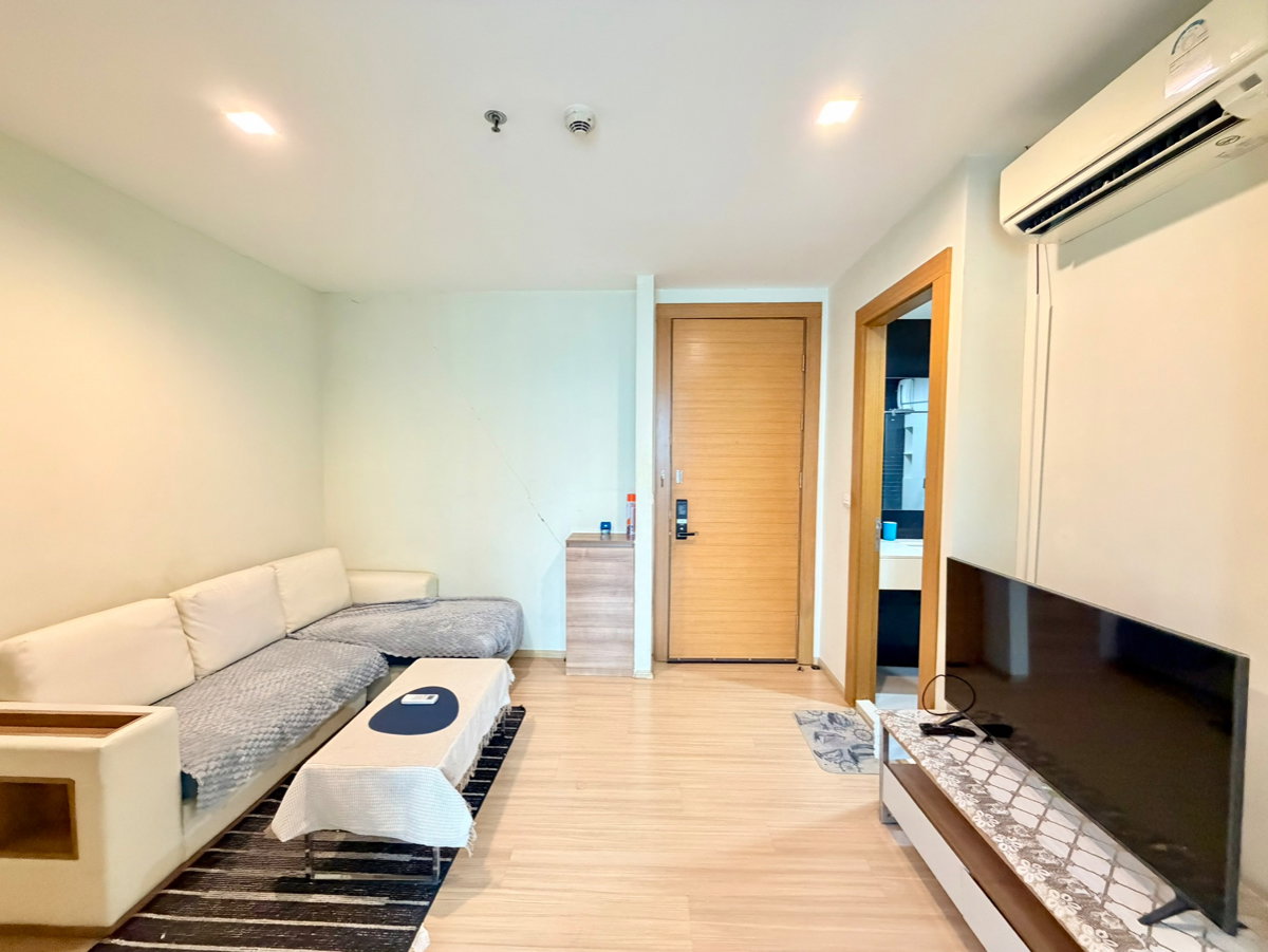 picture For Rent❗️" 𝐑𝐡𝐲𝐭𝐡𝐦 𝐑𝐚𝐭𝐜𝐡𝐚𝐝𝐚-𝐇𝐮𝐚𝐢𝐤𝐡𝐰𝐚𝐧𝐠 " 1 Bedroom 1 Bathroom Size 36 Sq.m. Near : MRT-Huaikhwang - 8/11