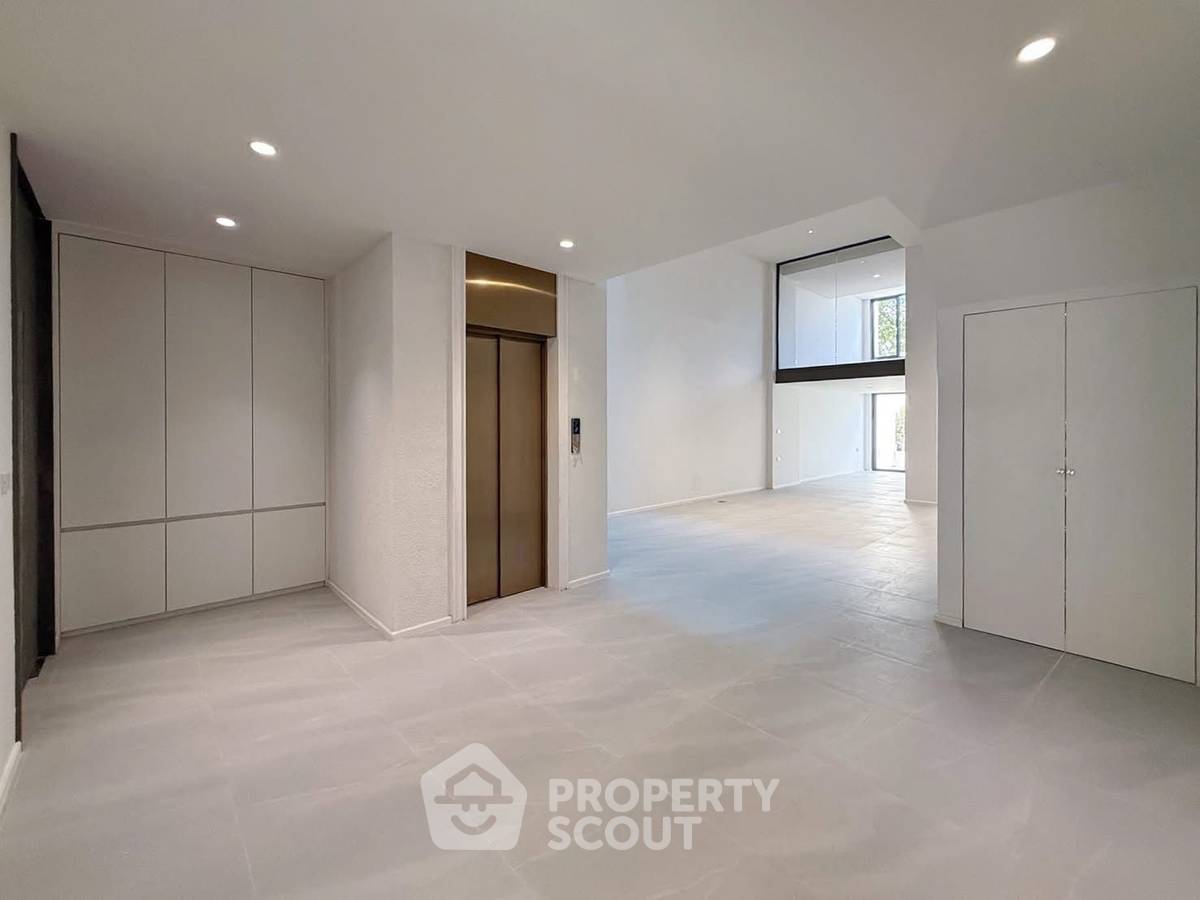 picture 5-BR Townhouse near BTS Phra Khanong (ID 2820654) - 7/25