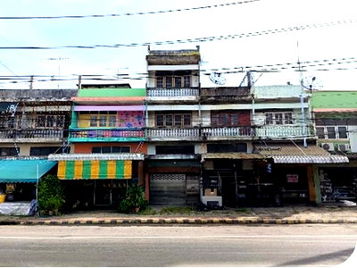 Shophouses for sale Ratchburi : FOR SALE  COMMERCIAL BUILDING PROPERTY  2629000 BAHT.