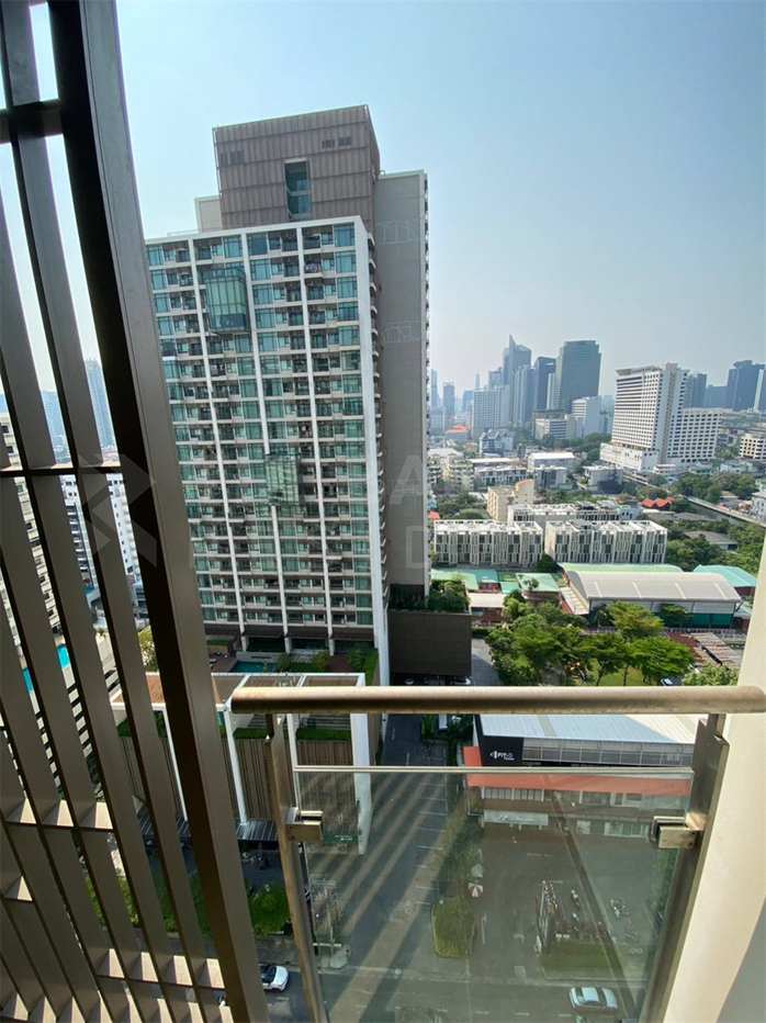 picture Supalai Oriental Sukhumvit 39  Beautiful Room, Good Condition - 1/9