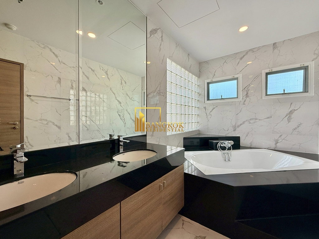 รูป Expansive 4 Bedroom Penthouse Apartment in Vibrant Area - BR20058AP - รูปที่ 38/65