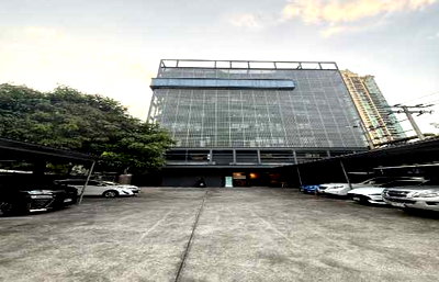 Office for rent Big C Extra Rama 4 : Office and commercial space for rent at Praphamit, Sukhumvit 31.