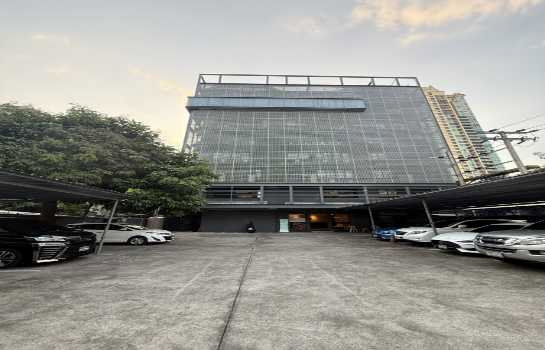 picture Office and commercial space for rent at Praphamit, Sukhumvit 31. - 1/10