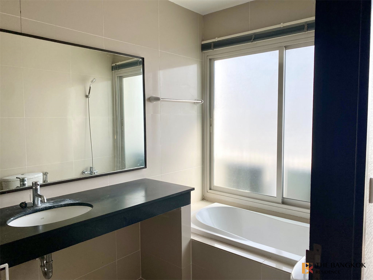 picture Noble Ora Thonglor  Book quickly before the room is gone!! - 4/10