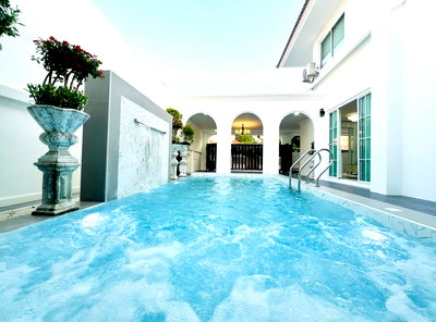 บ้านเดี่ยว ชลบุรี : บ้านพูลวิลล่าสุดหรู พร้อมอยู่ เฟอร์บิวอินทั้งหลัง หมู่บ้าน แฮปปี้เพลซ หนองไม้แก่น ราคาถูกมาก เจ้าของขายเอง