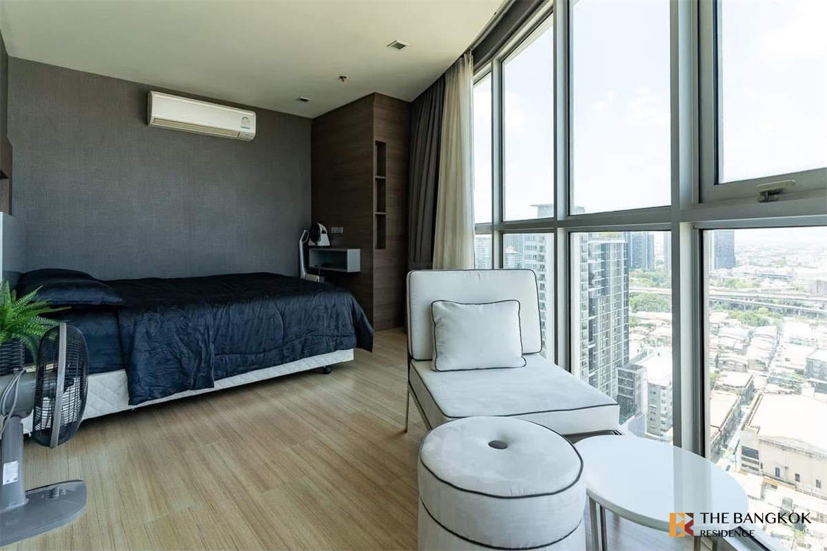 picture Surrounded by Facilities Sky Walk Residences (Phra Khanong) near BTS Phra Khanong - 9/10