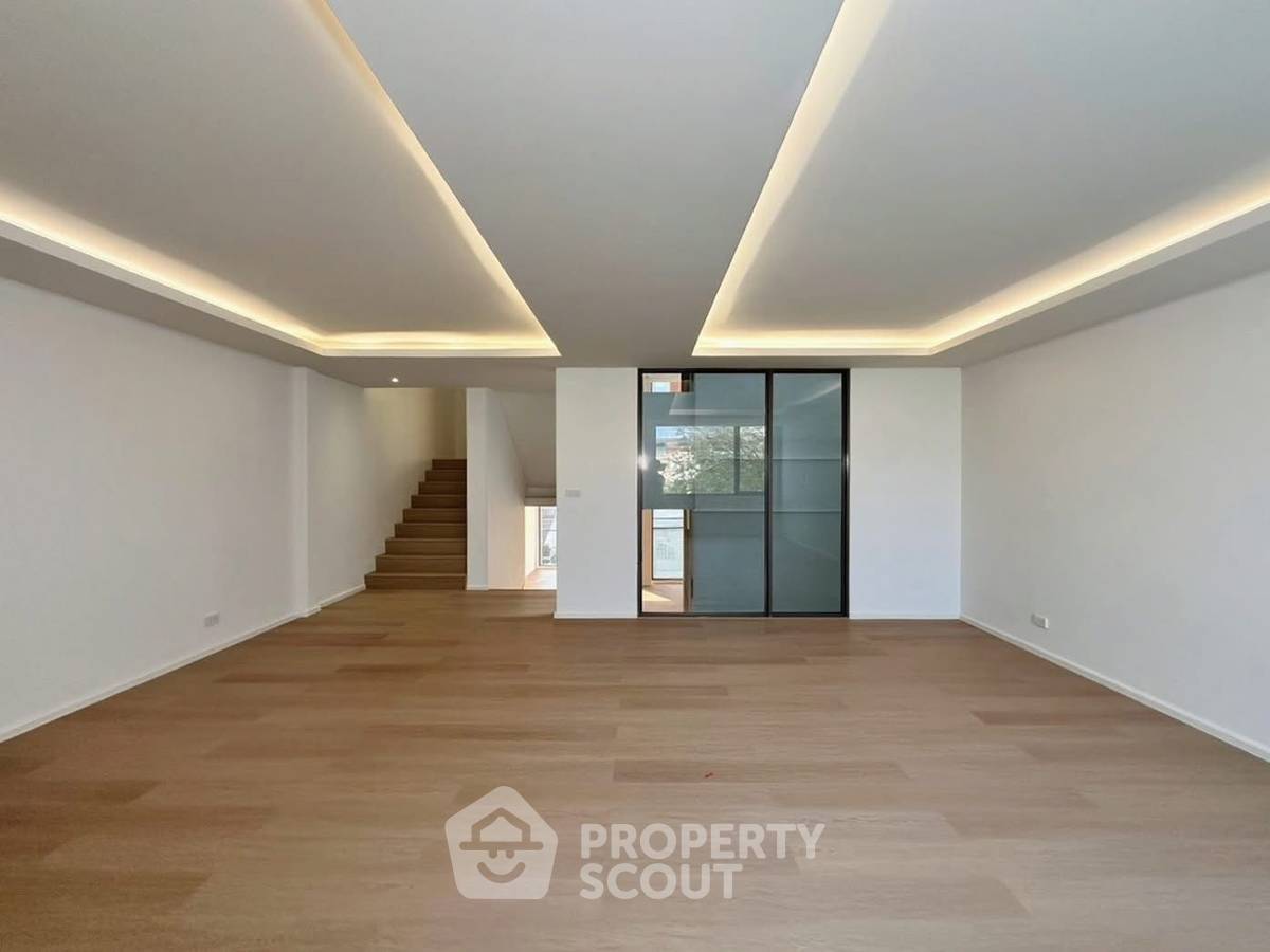 picture 5-BR Townhouse near BTS Phra Khanong (ID 2820654) - 12/25