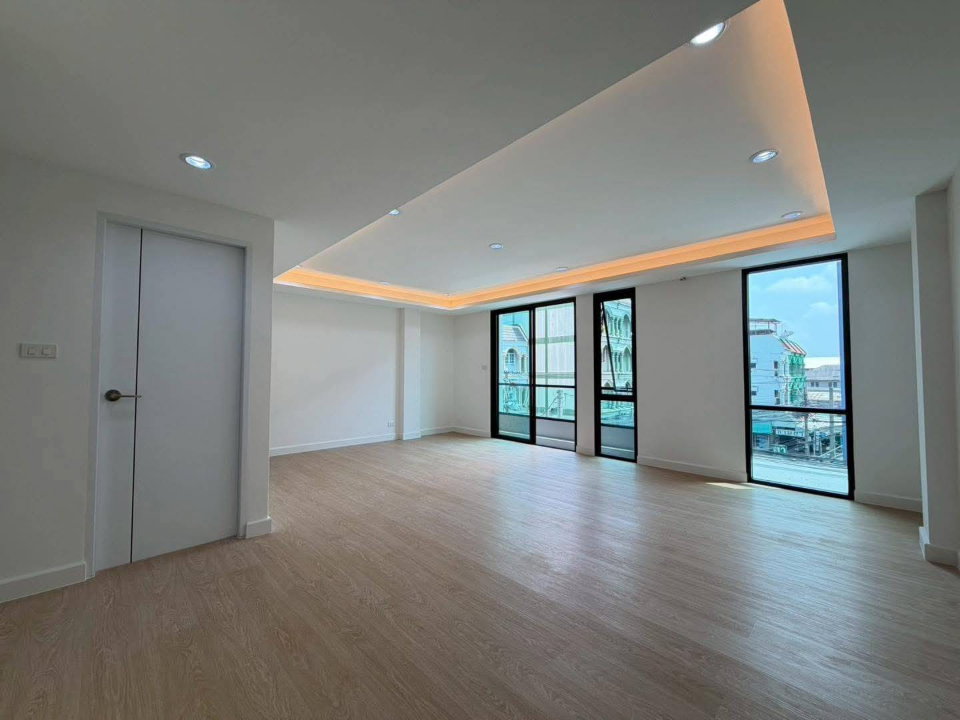 รูป ขายทาวน์โฮมตกแต่งใหม่พร้อมอยู่  4.5 ชั้นพร้อมลิฟต์ สุขุมวิท101  (Sukhumvit 101) ใกล้รถBTS สถานีปุณวิถี-SW003626 - รูปที่ 39/42