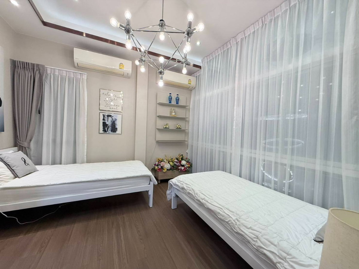 picture Ready-to-move-in 8-bedroom, 6-bathroom detached house in Phatthanakan area. - 3/22