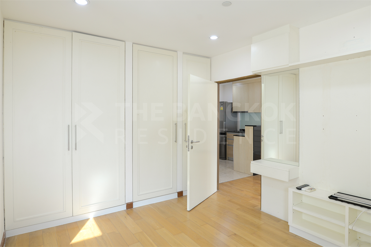 picture New Experience with a Condo in Prime Location Sathorn Garden - 2/9