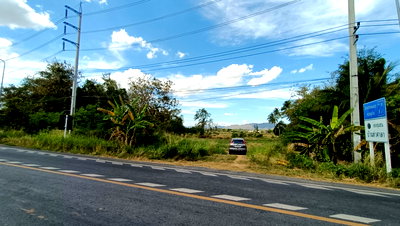 Land for sale Kaeng Khoi Saraburi : 26.5 rai of land for sale on Adireksarn Road, Kaeng Khoi District, Saraburi Province. Owner selling directly at the lowest price.